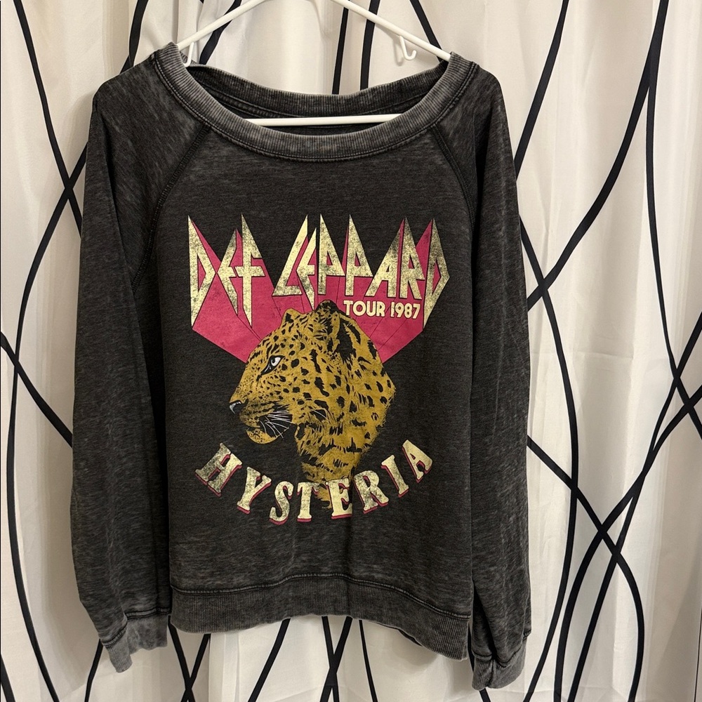 NWOT Recycled karma Def Leppard Graphic Sweatshirt - Small